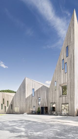 Private chartered tour to Romsdal Museum + Flydalsjuvet Viewpoint + Eagle Road