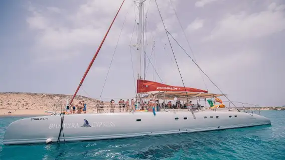 From Lanzarote: Sailing Day Trip Around La Graciosa