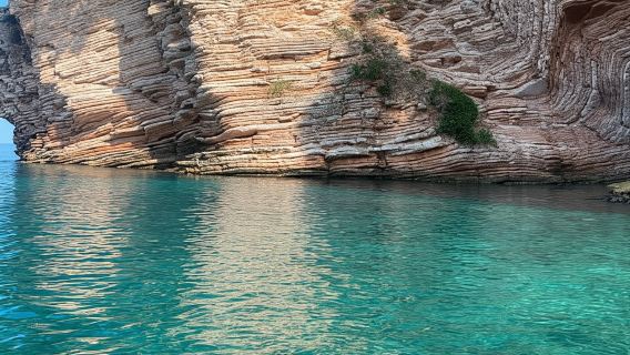 Saranda: tour in barca tra spiagge e grotte nascoste della costa ionica