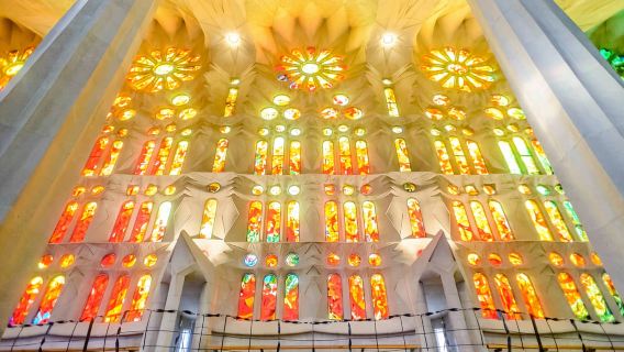 Barcelona: Visita a la Sagrada Familia con acceso opcional a la torre