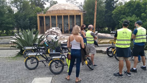 Recorrido por la ciudad en bicicleta eléctrica con parada para comer tacos.