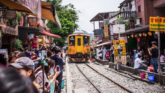 Taipei: Jiufen Night View and Shifen Day Tour
