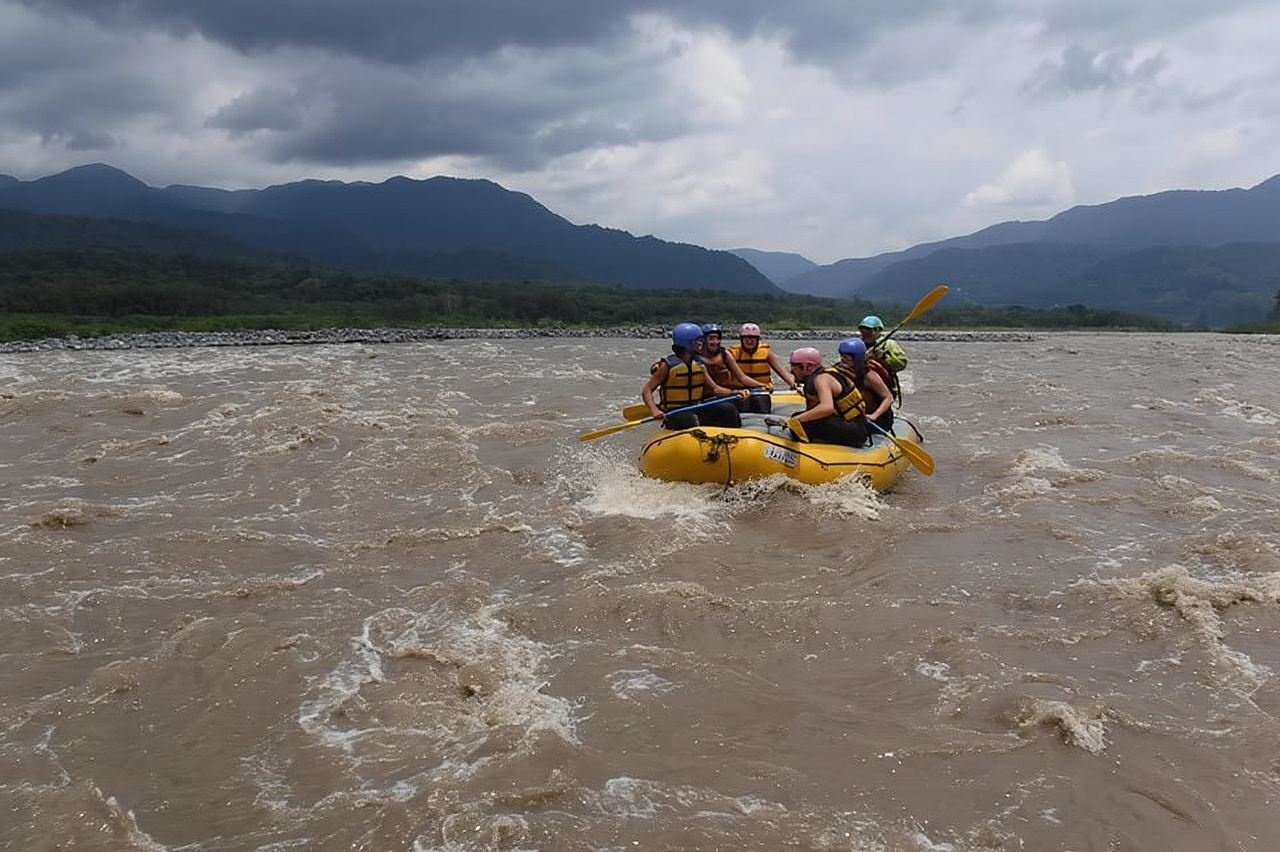 Baños: Pastaza River Rafting Tour with Lunch