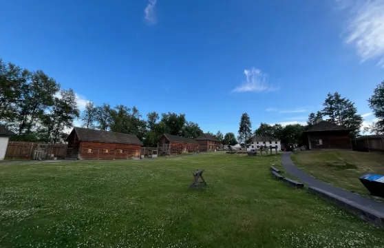 蘭裏堡遺址+哈里遜溫泉一日遊