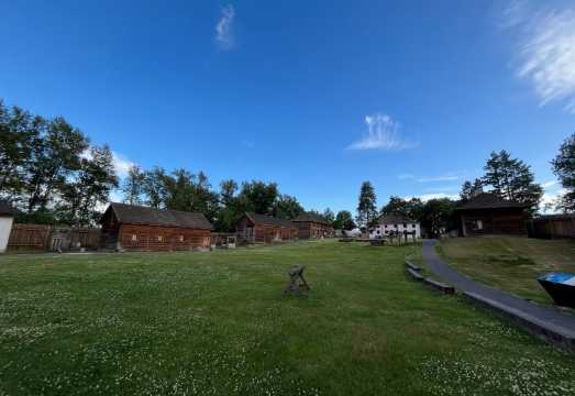 Fort Langley National Historic Site of Canada and Harrison Hot Springs day tour