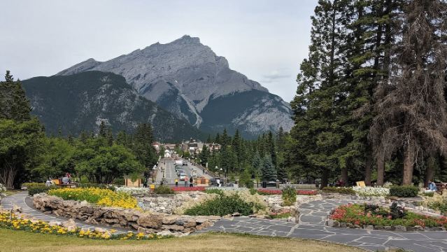 加拿大卡爾加里-瀑布花園-路易絲湖-可訂製【中文包車自由行】