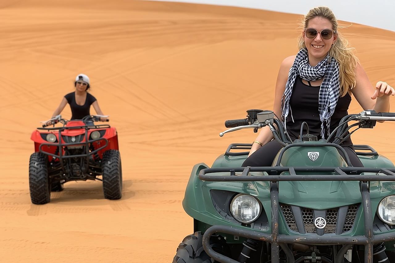Safari serale nel deserto con quad, dune bashing, intrattenimento e cena barbecue