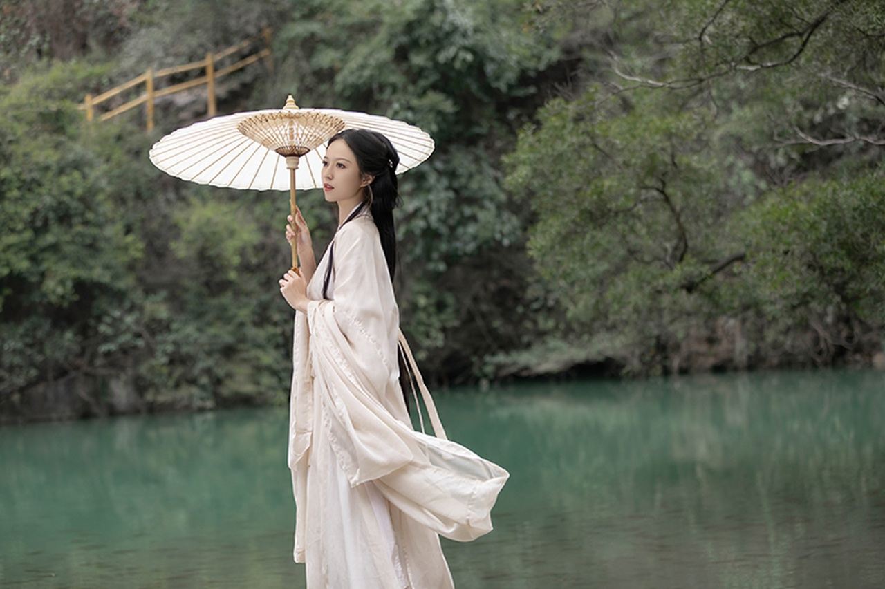 Trip Moments in Yinchuan[Aerial microfilm + guide and private charter + makeup and costumes + all raw photos included + itinerary customization + butler service]