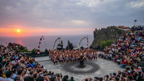 バリ島南部ツアー：ジンバラン＆ウルワツ ケチャダンス