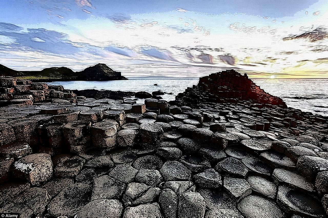 ทัวร์ส่วนตัวสุดหรูบนสะพานเชือกเมอร์เซเดส-เบนซ์ ไจแอนต์คอสเวย์ ริมชายฝั่ง