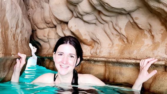 Private Full-Day Wadi Shab and Bimmah Sinkhole Tour