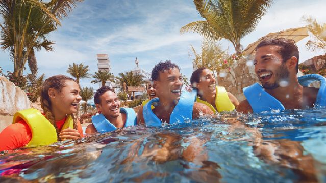 ドバイ・アトランティス・アクアベンチャー・ウォーターパーク+ロスト・チェンバーズ・アクアリウム 2パーク共通チケット(オプション選択可)