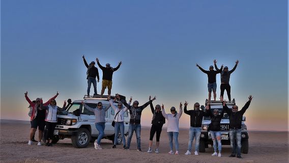 Hurghada: Safari nel deserto con jeep 4x4 economico, villaggio beduino, BBQ e spettacolo