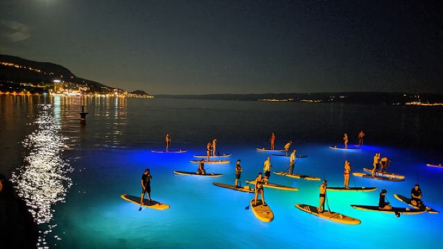 Leuchtendes Stand-Up-Paddling-Erlebnis in Split
