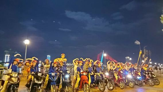 Lugares turísticos de Da Nang: cultura de motocicletas y cafés con las motociclistas de Ao Dai