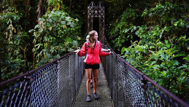 Excursión de un día a la Catarata Río Fortuna, el Volcán Arenal y las aguas termales