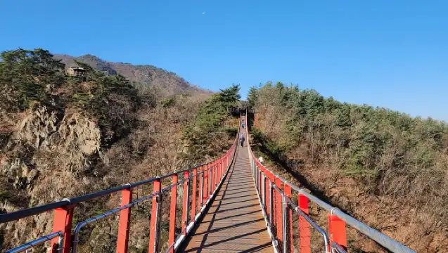 首爾出發的驚險刺激的韓國非軍事區第三隧道之旅 + 紅橋衝刺