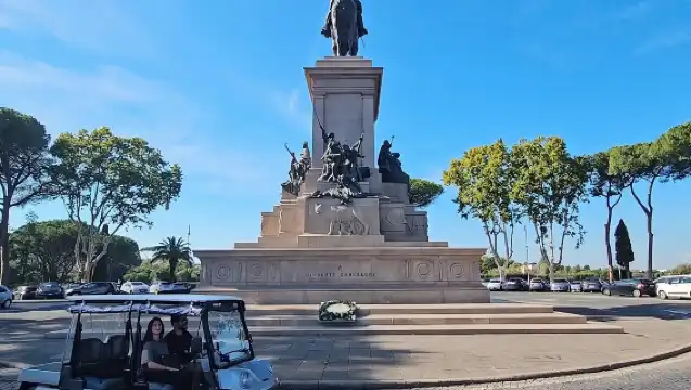 Rome Private Golf Cart and Street Food Tour