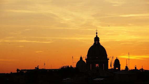 Roma: Tour al tramonto tra piazze e fontane con aperitivo