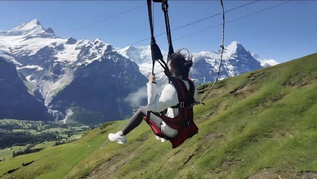 瑞士【中文包車】格林德瓦小鎮+費爾斯特山+懸崖步道+飛椅