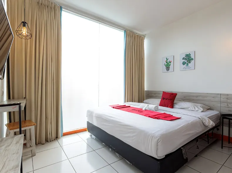 RedDoorz Near Mangga Dua Mall