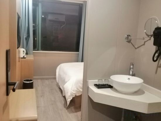 Others 5, Huaxun Boutique Hotel (Dahua 3rd Road MTR Station Store), Shanghai