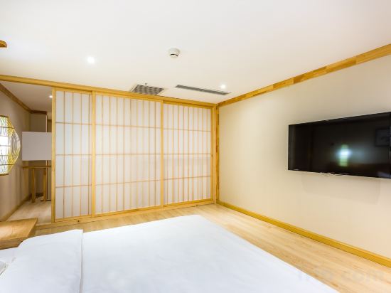 COSY FEELING HOTEL Room Type - Smart Loft (Double bed)