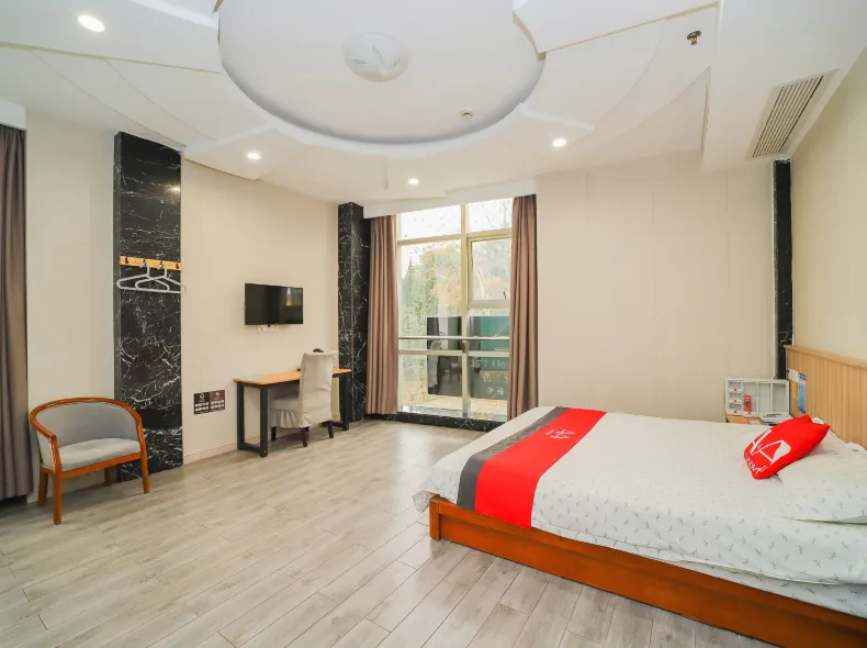 A&A Chain Hotel (Chuansha East Huaxia Road Subway Station)