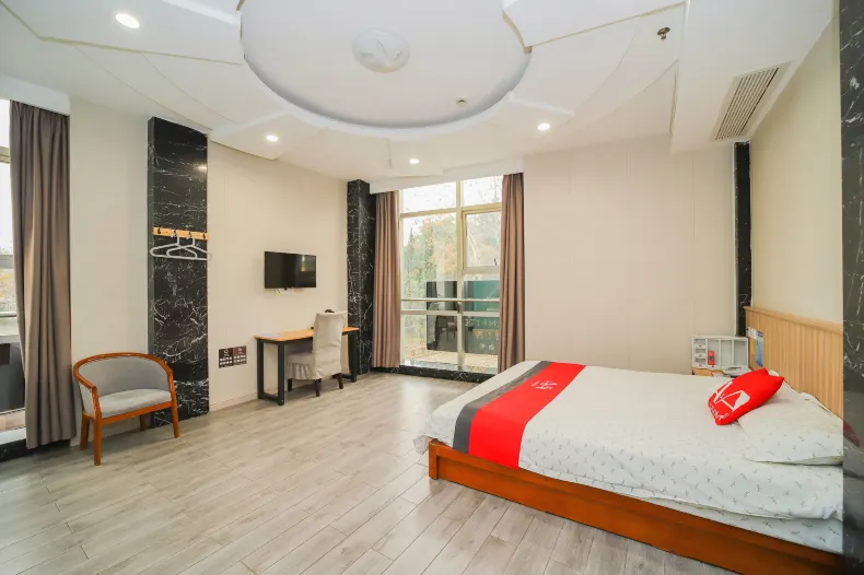 A&A Chain Hotel (Chuansha East Huaxia Road Subway Station)