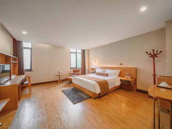 COSY FEELING HOTEL Room Type - Premier Deluxe Room (Double Bed)