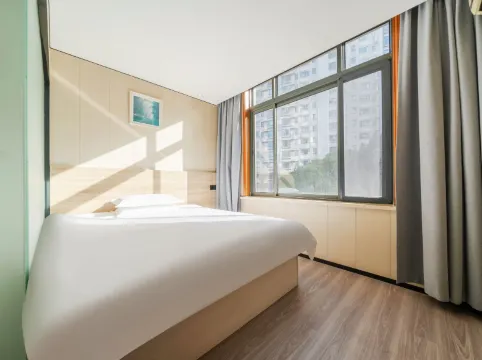 Qingji MINI Hotel (Shanghai South Railway Station South Square Store)