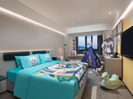 Beijing Pinggu Wanda Moments Hotel Room Type - Deluxe Family Friendly Room (Queen Bed)