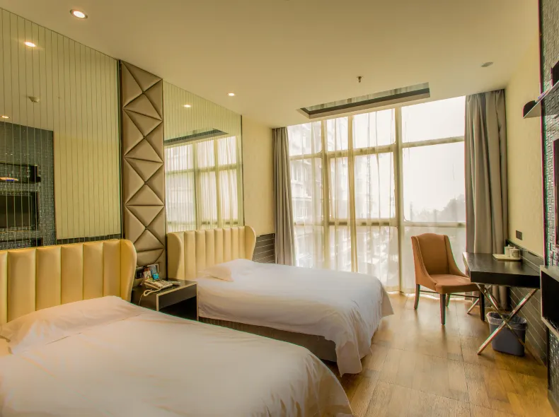 Qingmu Hotel (Nanjing Jiangdongbei Road Provincial Maternity and Child Health Care Hospital Shop)