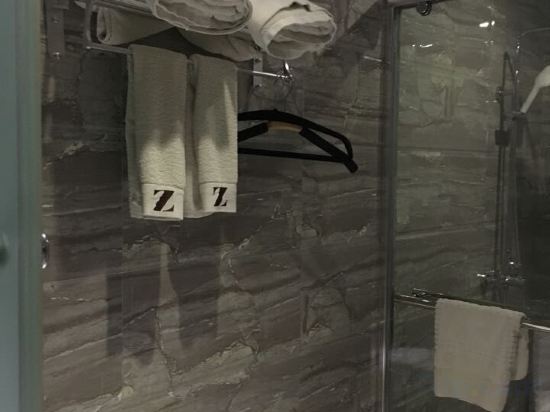 Others 2, California Holiday Hotel, Anshun
