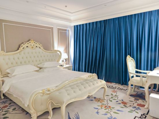 Lakeside Hotel Room Type - Premier Suite