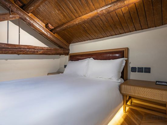 Beijing 161 Wangfujing Courtyard Hotel Room Type - Cozy Loft (Double Bed)