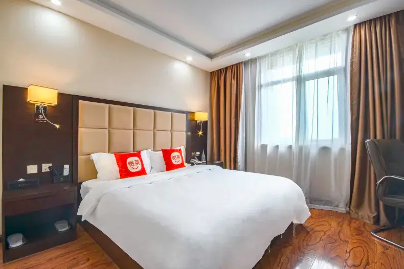 Elan Hotel (Tianjin South Railway Station Social Hill Square)