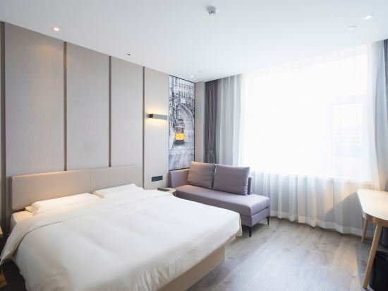 At Mlily Hotel Room Type - Light Luxury Business Double Bed Room