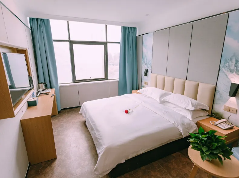 Qingmu Hotel (Ma'anshan Yushan West Road Huarun Suguo)