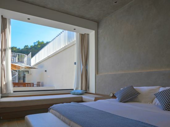 Night Lodging Hostel Room Type - 180-Degree Panoramic Courtyard Double Bed Room