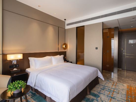 INFINITE SHINE HOTEL Room Type - Business Queen Room