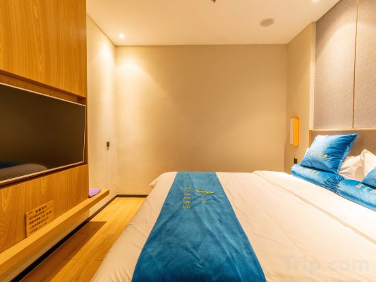 FuShi Hotel Room Type - Deluxe Room (Double bed) (No window)