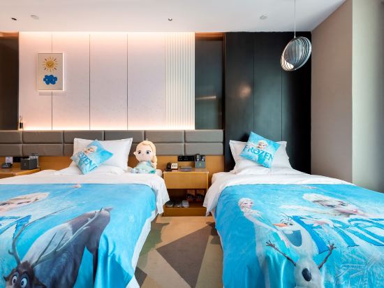 Chonpines Hotel Room Type - Family Twin Room