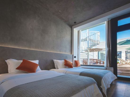 Night Lodging Hostel Room Type - Private Sunset Courtyard Twin Room