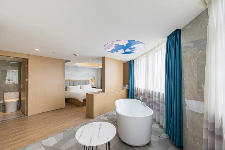 Qingmu Select Hotel (The Sun Yat-sen Mausoleum Qilin Arch)