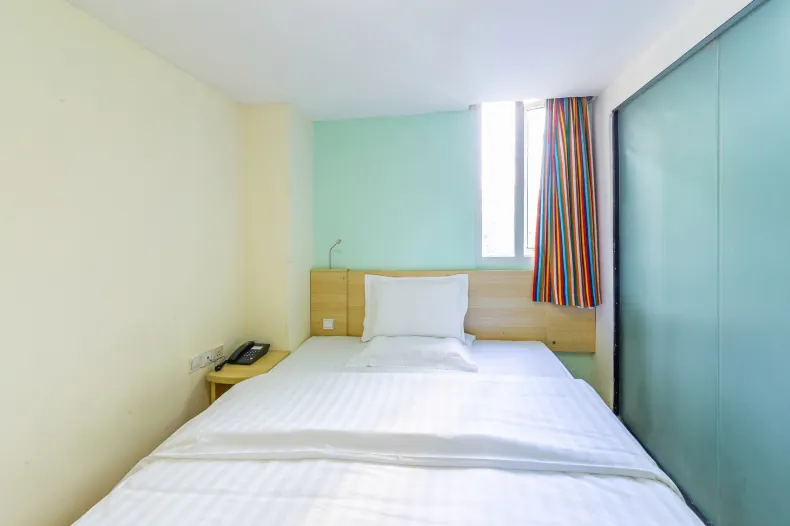 7Days Inn Chain Hotel (Guangzhou Beijing Road Gongyuanqian Subway Station)