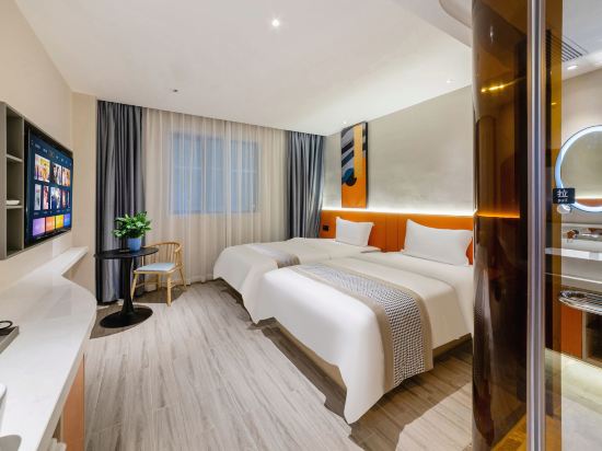 Yilong Hotel Room Type - Business Room (2 beds)