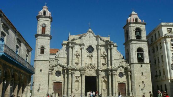 哈瓦那大教堂距今已经有200多年的历史，他是美洲地区最古老的