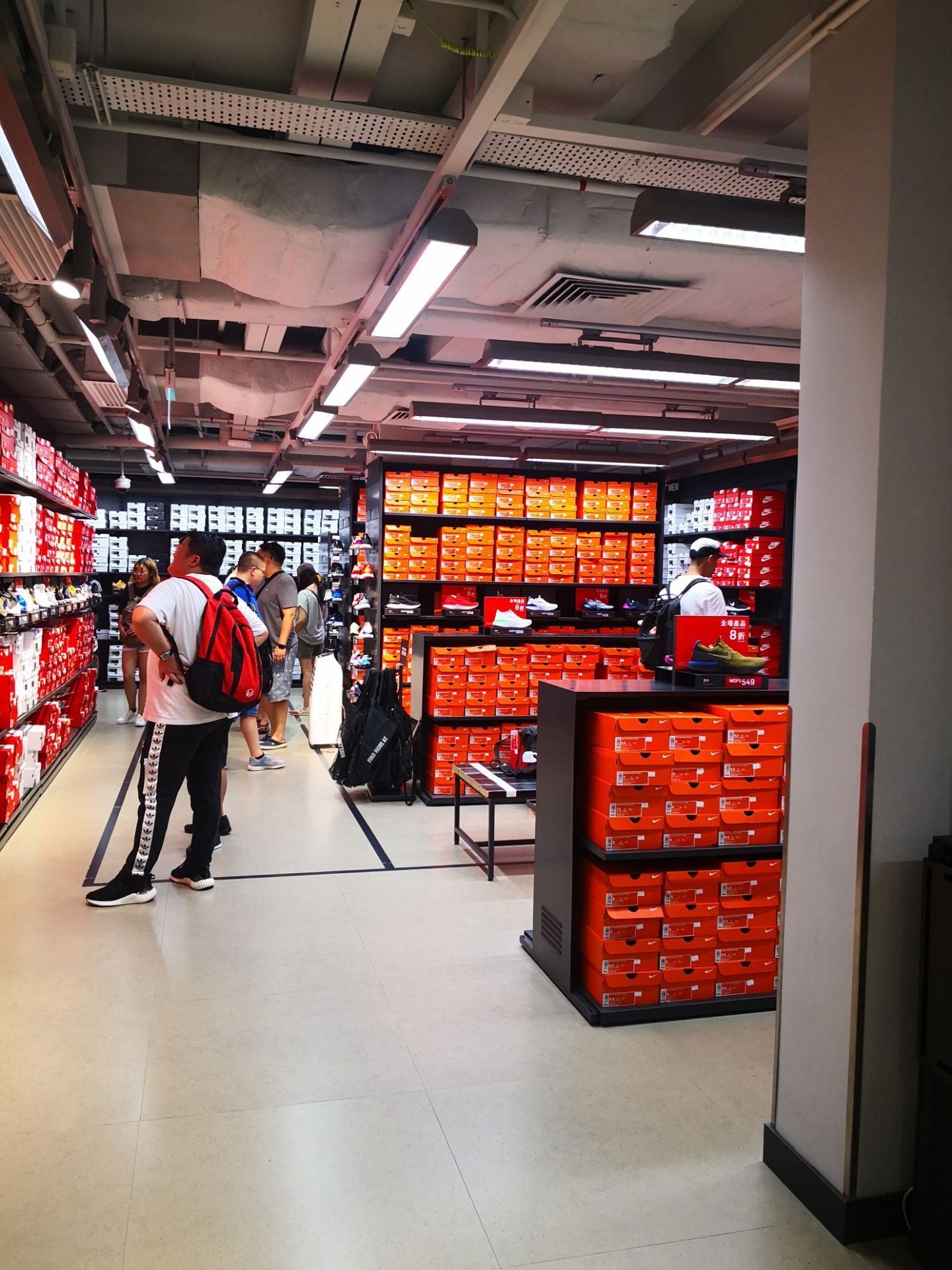 Shopping itineraries in Nike in 2023-06-25T17:00:00-07:00 (updated in  2023-06-25T17:00:00-07:00) - Trip.com