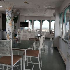 Sun and Moon Rooftop Restaurant 여행 사진